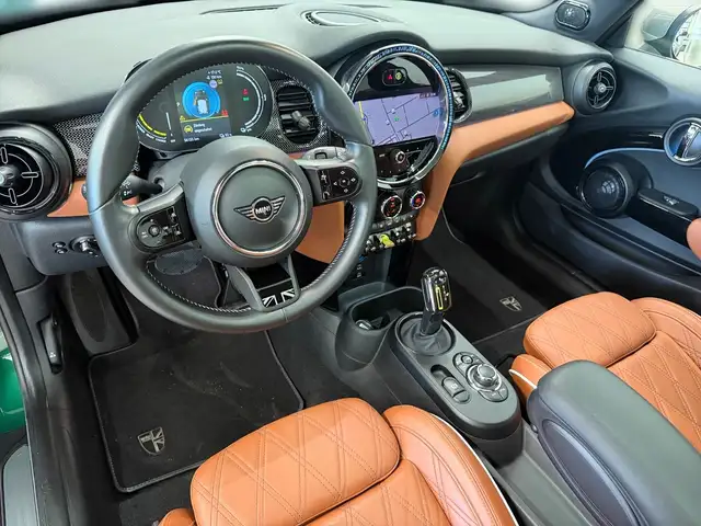 Mini Hatch view 8