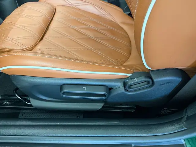 Mini Hatch view 6