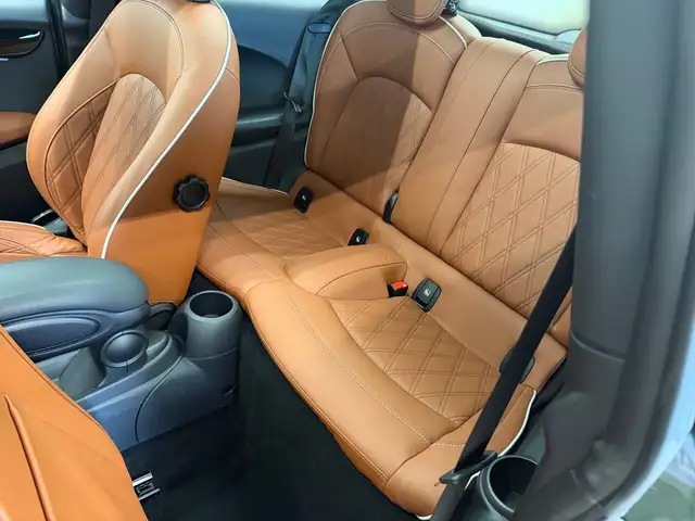 Mini Hatch view 7