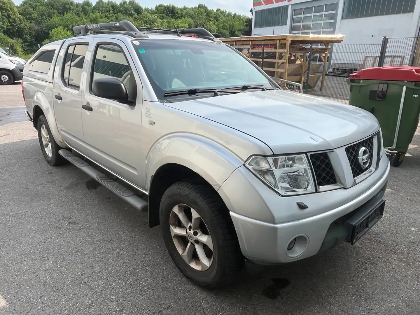 Nissan Navara NP300 Pickup 2.5 4WD Leder Automatik Grau - 1