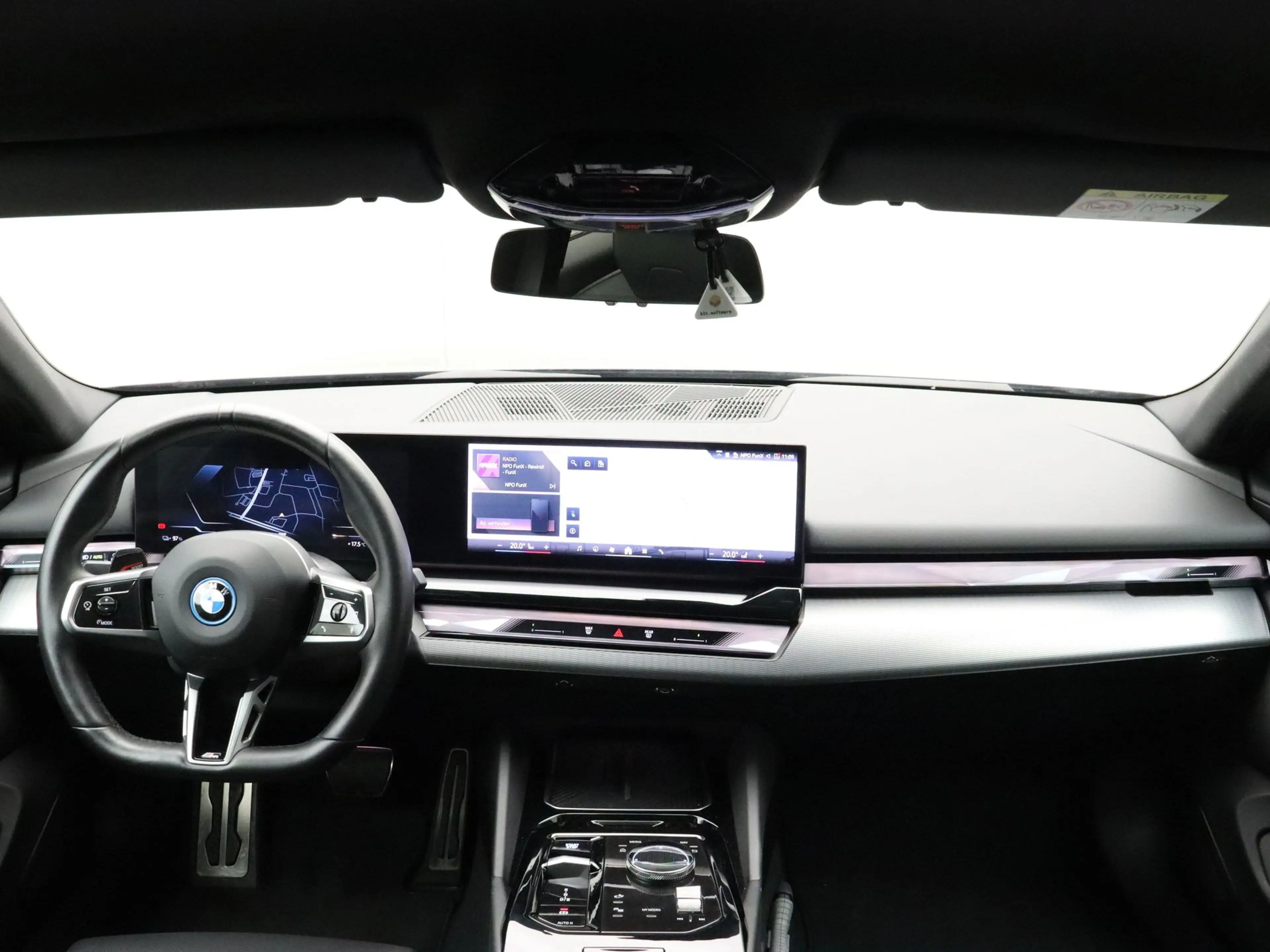 BMW i5 eDrive40 M-Sport - Trekhaak — photo 12