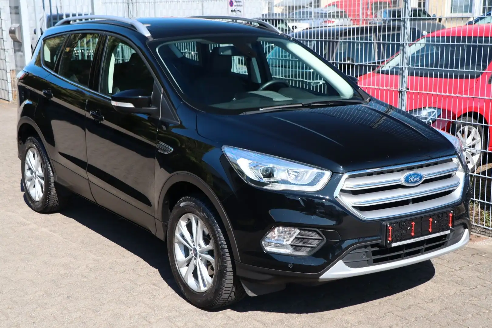 Ford Kuga 1.5 EcoBoost+Titanium+NAVI+SYNC+APA+IPS €6d Schwarz - 2