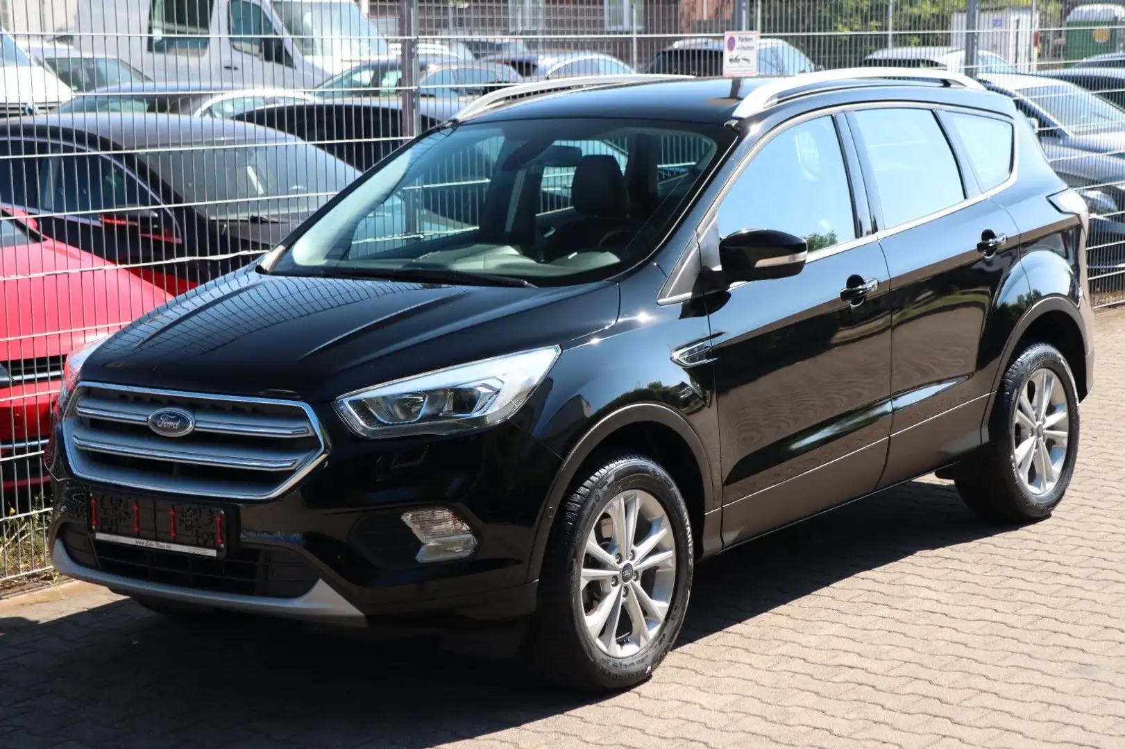 Ford Kuga 1.5 EcoBoost+Titanium+NAVI+SYNC+APA+IPS €6d Schwarz - 1