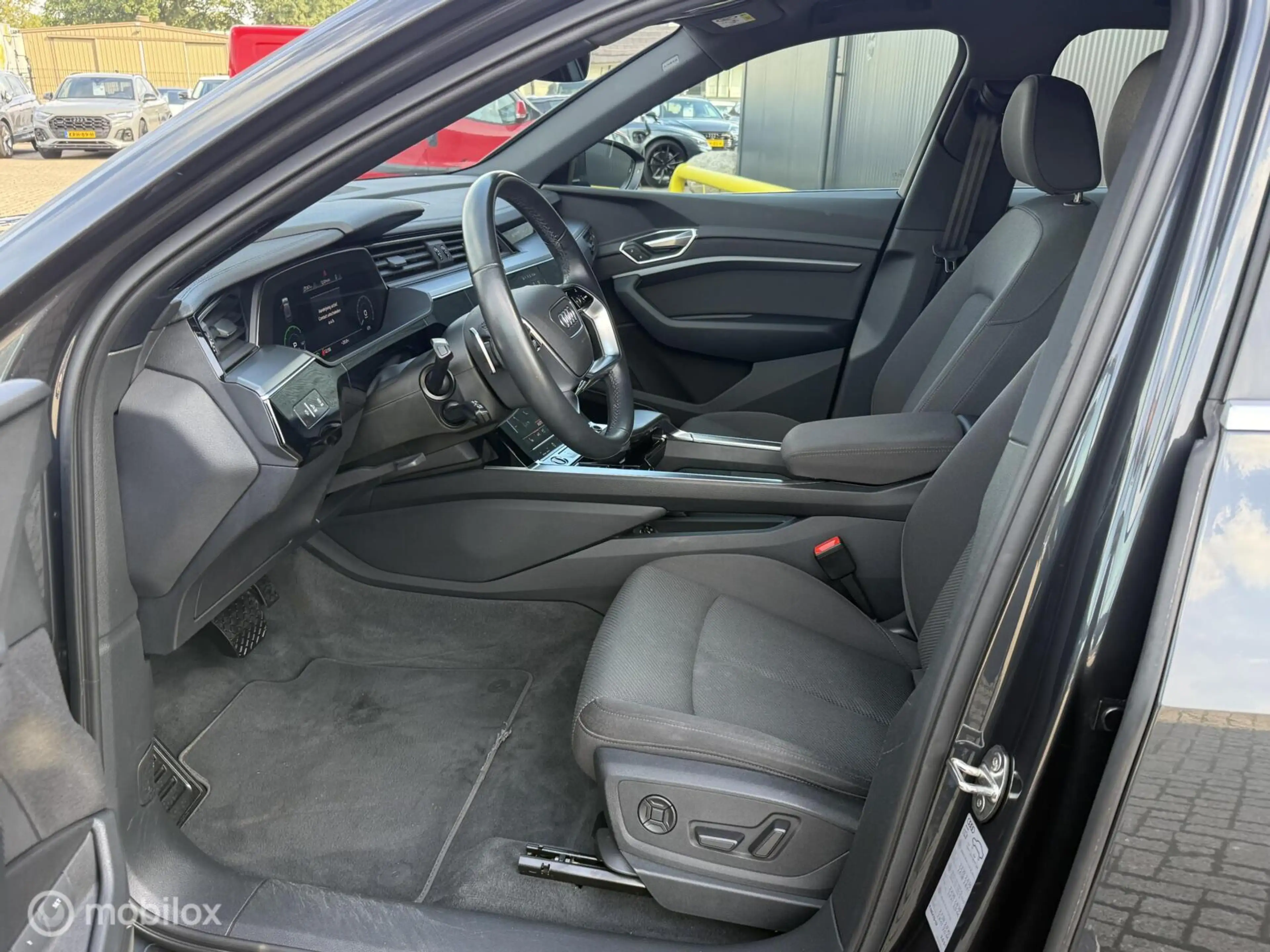 Audi e-tron 55 quattro Business edition Plus 95 kWh SOH 90% — photo 11
