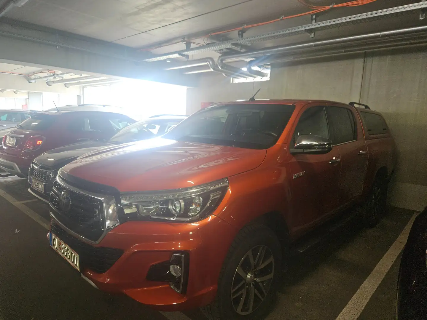 Toyota Hilux Orange - 1