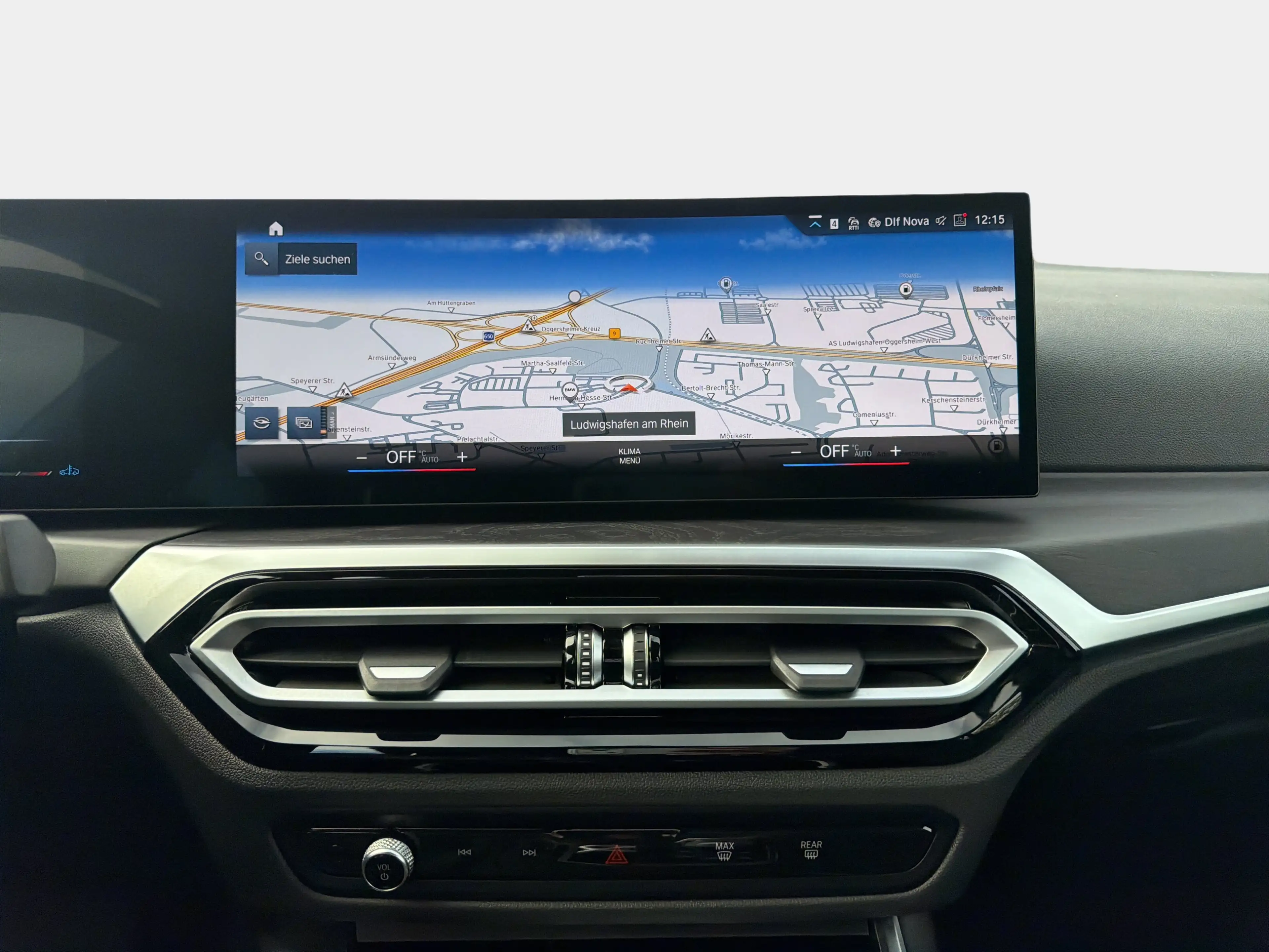 BMW 330 d xDrive Touring — photo 12