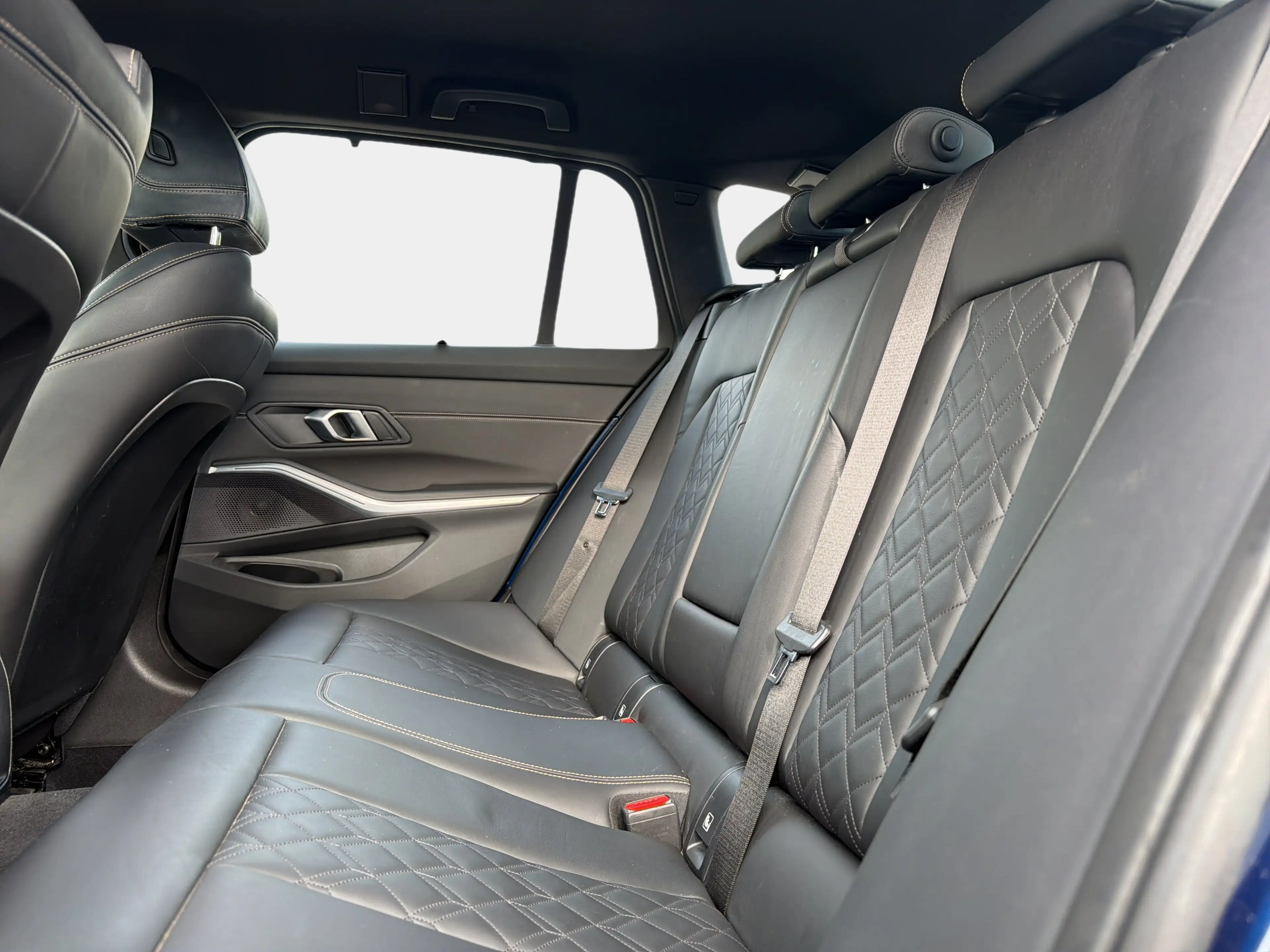 BMW 330 d xDrive Touring — photo 15