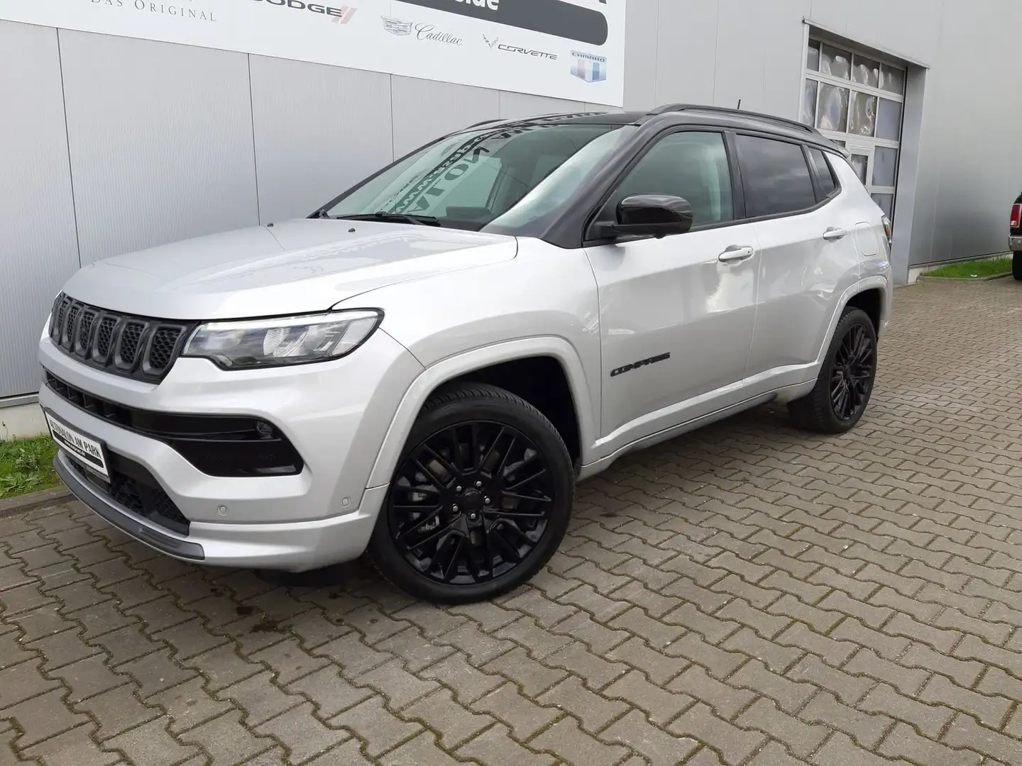 Jeep Compass 1,3 I PHEV S Silber - 1