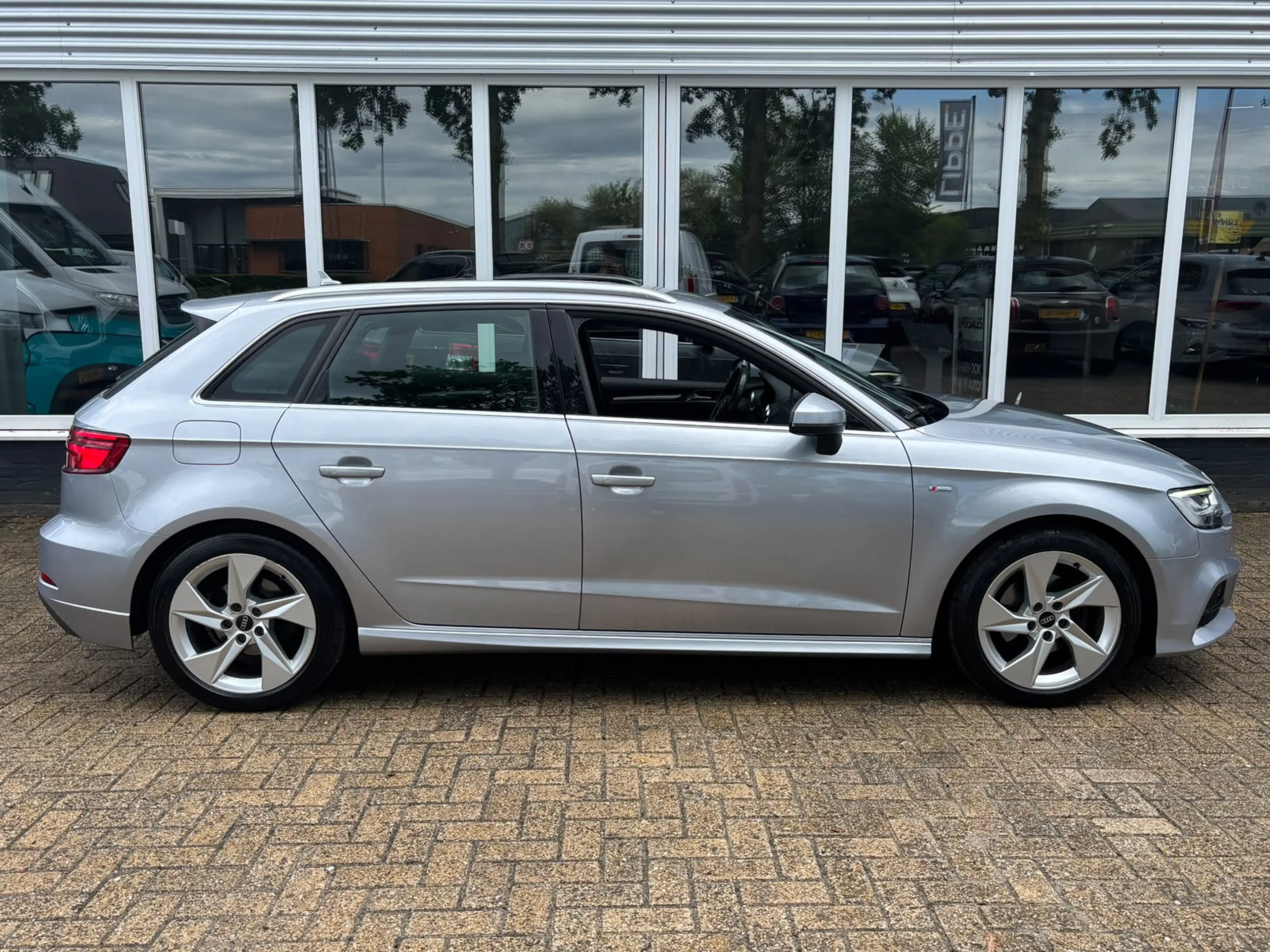 Audi A3 Sportback 1.5 TFSI CoD Sport S Line Edition | Trek — photo 10