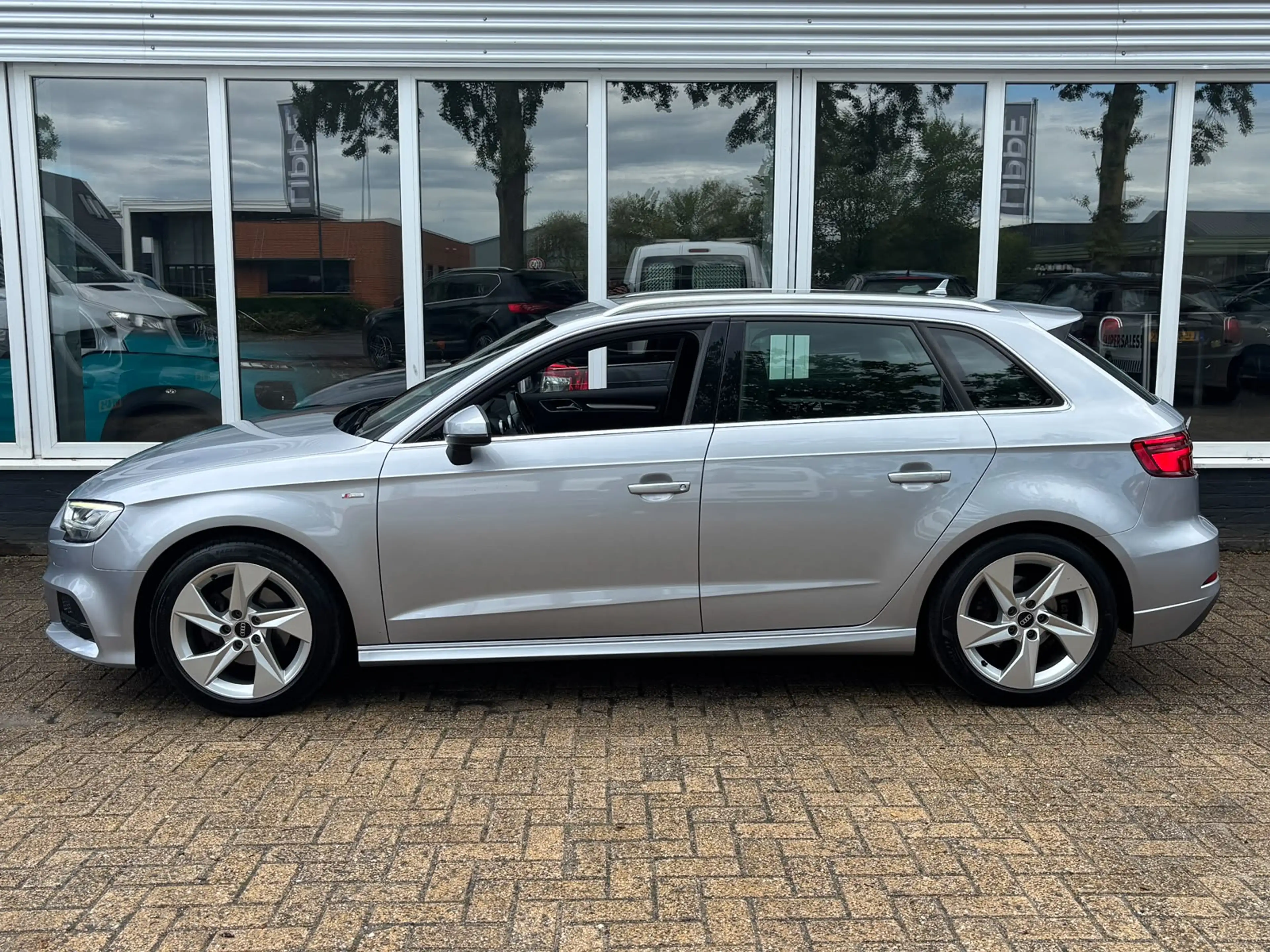 Audi A3 Sportback 1.5 TFSI CoD Sport S Line Edition | Trek — photo 6