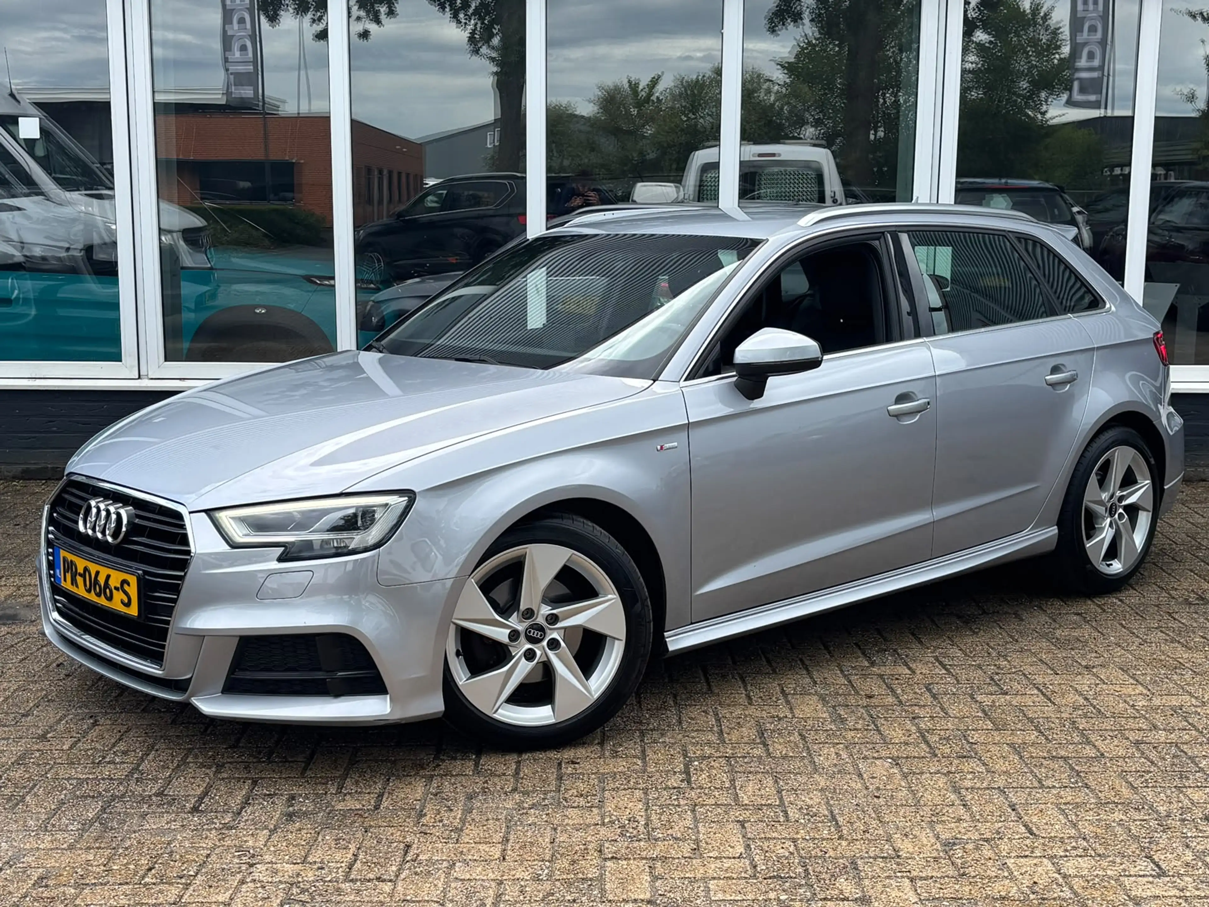 Audi A3 Sportback 1.5 TFSI CoD Sport S Line Edition | Trek — photo 12