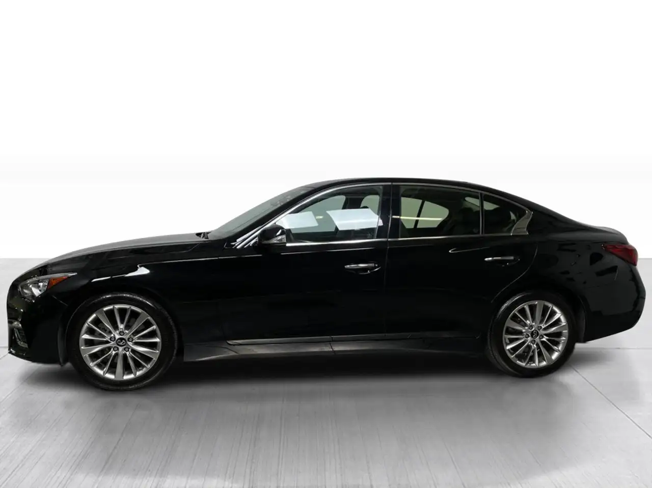 Infiniti Q50 снимка Infiniti Q50