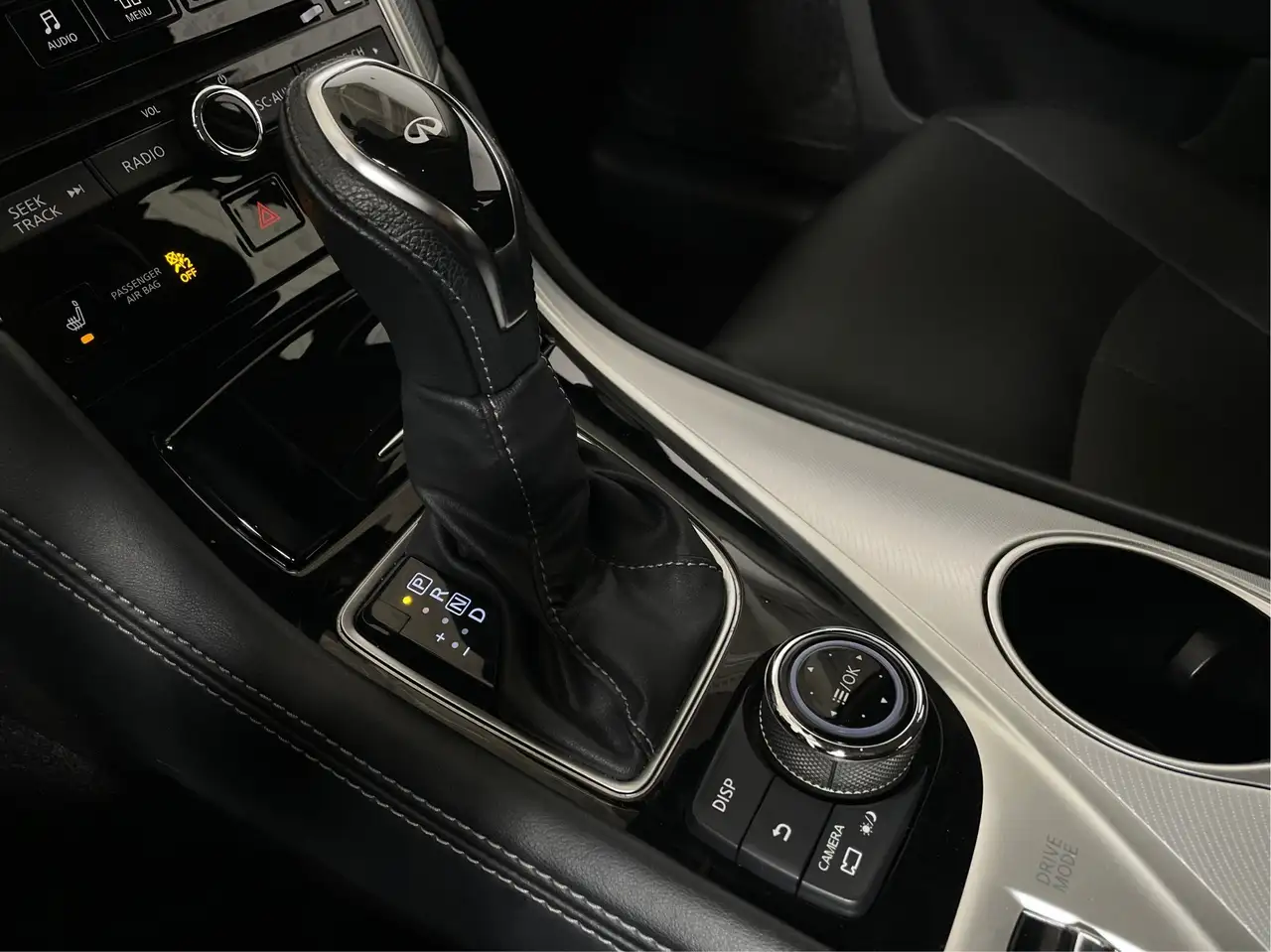 Infiniti Q50 снимка Infiniti Q50