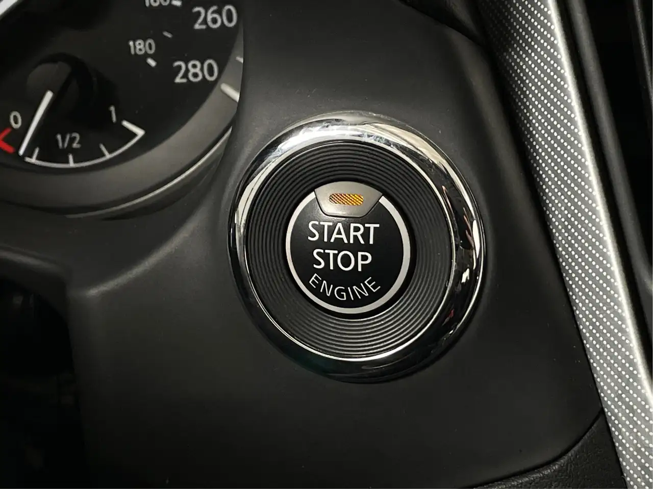 Infiniti Q50 снимка Infiniti Q50