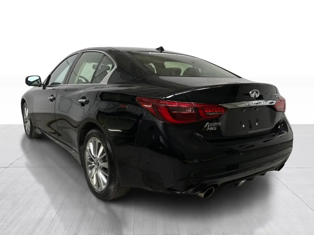 Infiniti Q50 снимка Infiniti Q50