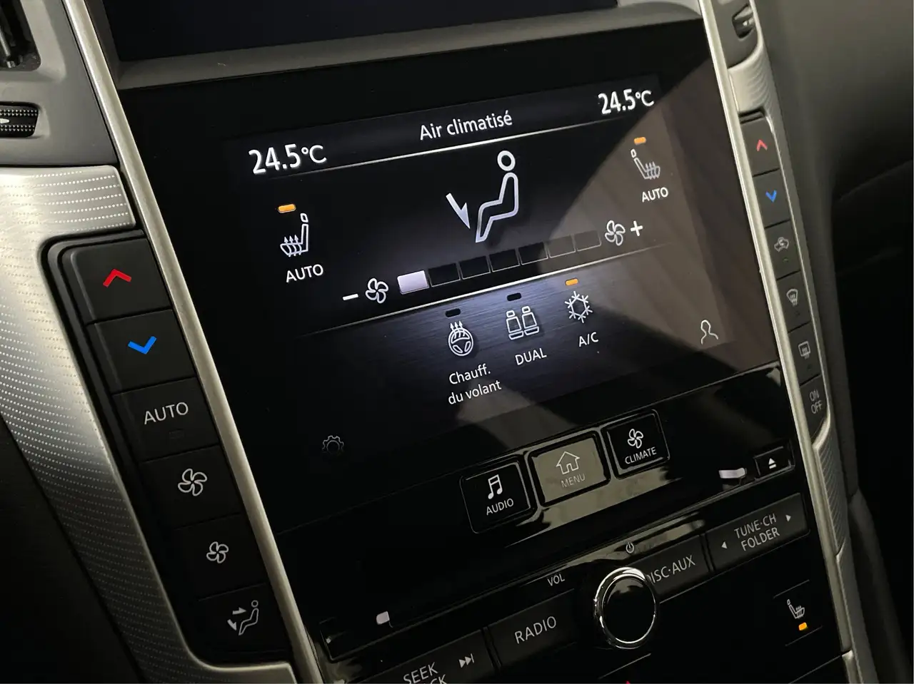 Infiniti Q50 снимка Infiniti Q50