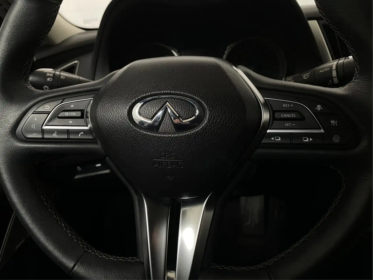 Infiniti Q50 снимка Infiniti Q50