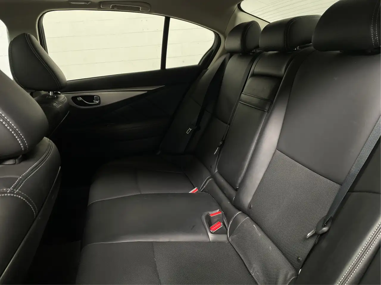 Infiniti Q50 снимка Infiniti Q50