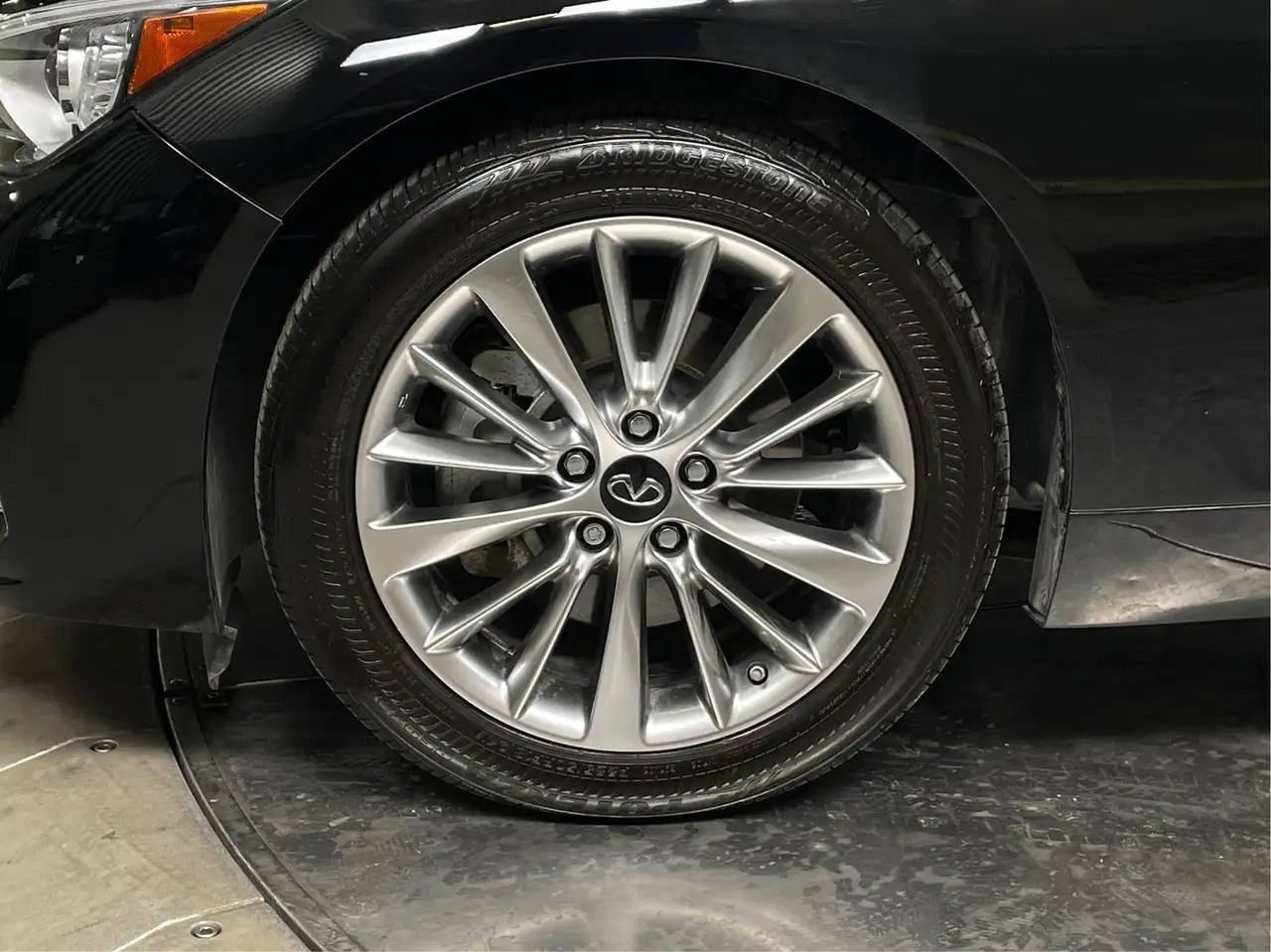 Infiniti Q50 снимка Infiniti Q50
