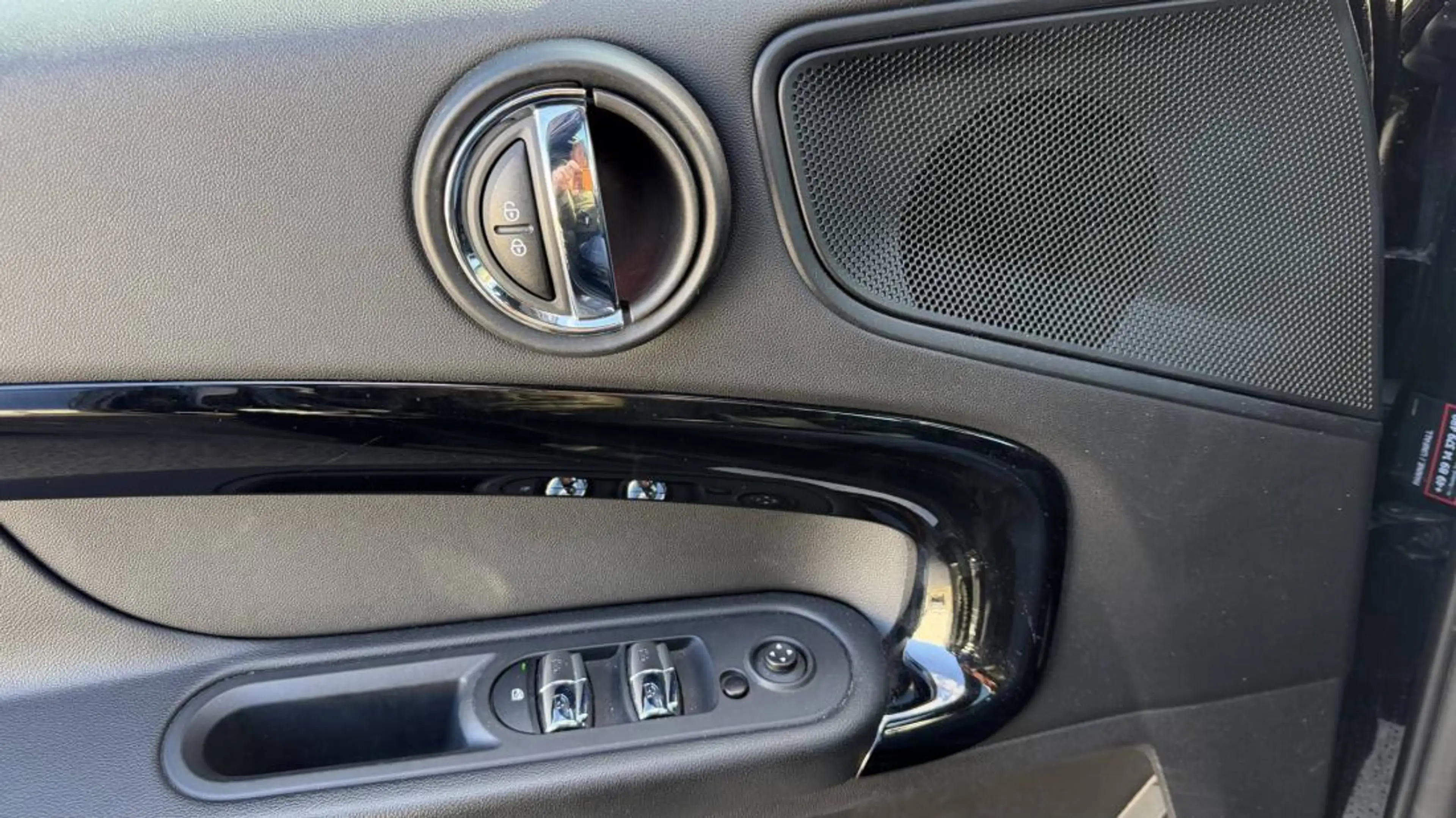 MINI Cooper SE Countryman 1.5 ALL4 MINI Yours — photo 13
