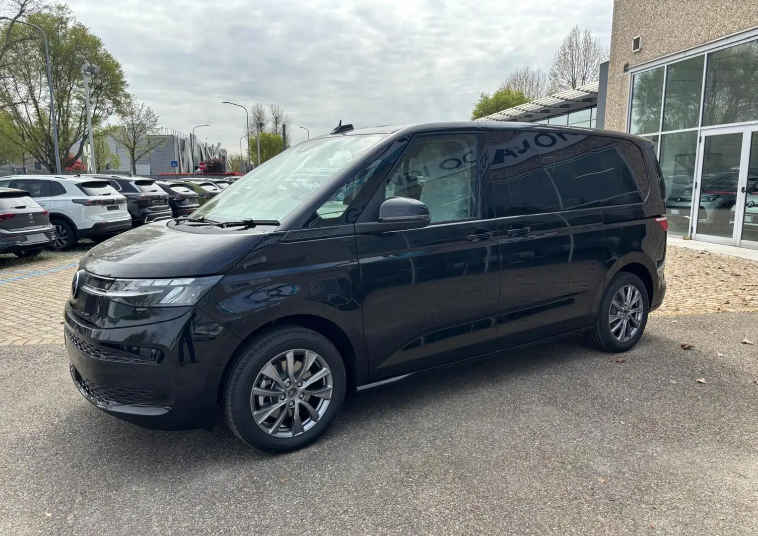 Volkswagen T7 Multivan lIFE - Pronta Consegna ! - Plug-in • 4WD - DSG Negru - 1
