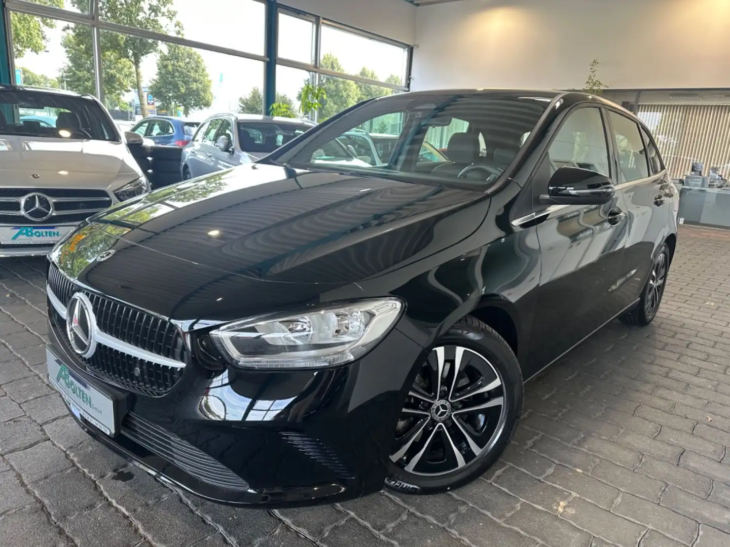 Mercedes-Benz B 200 d DCT-Kamera-Spurh.-Navi-PTS-MBUX Černá - 2