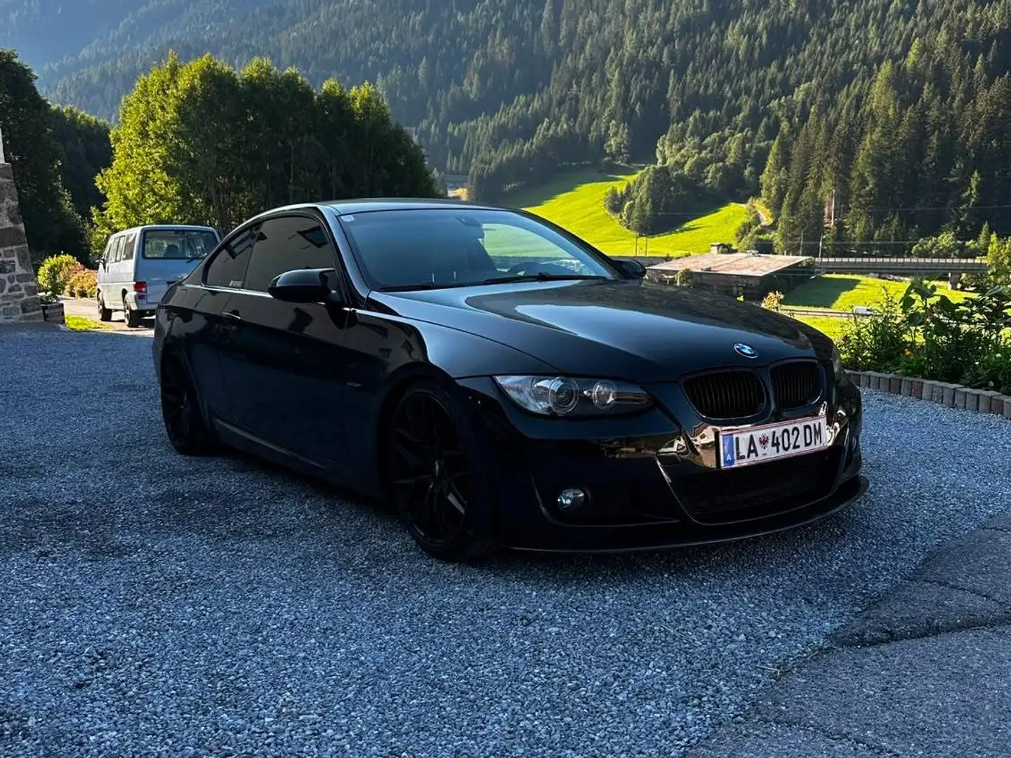 BMW 330 330xi Coupé Aut. Schwarz - 2