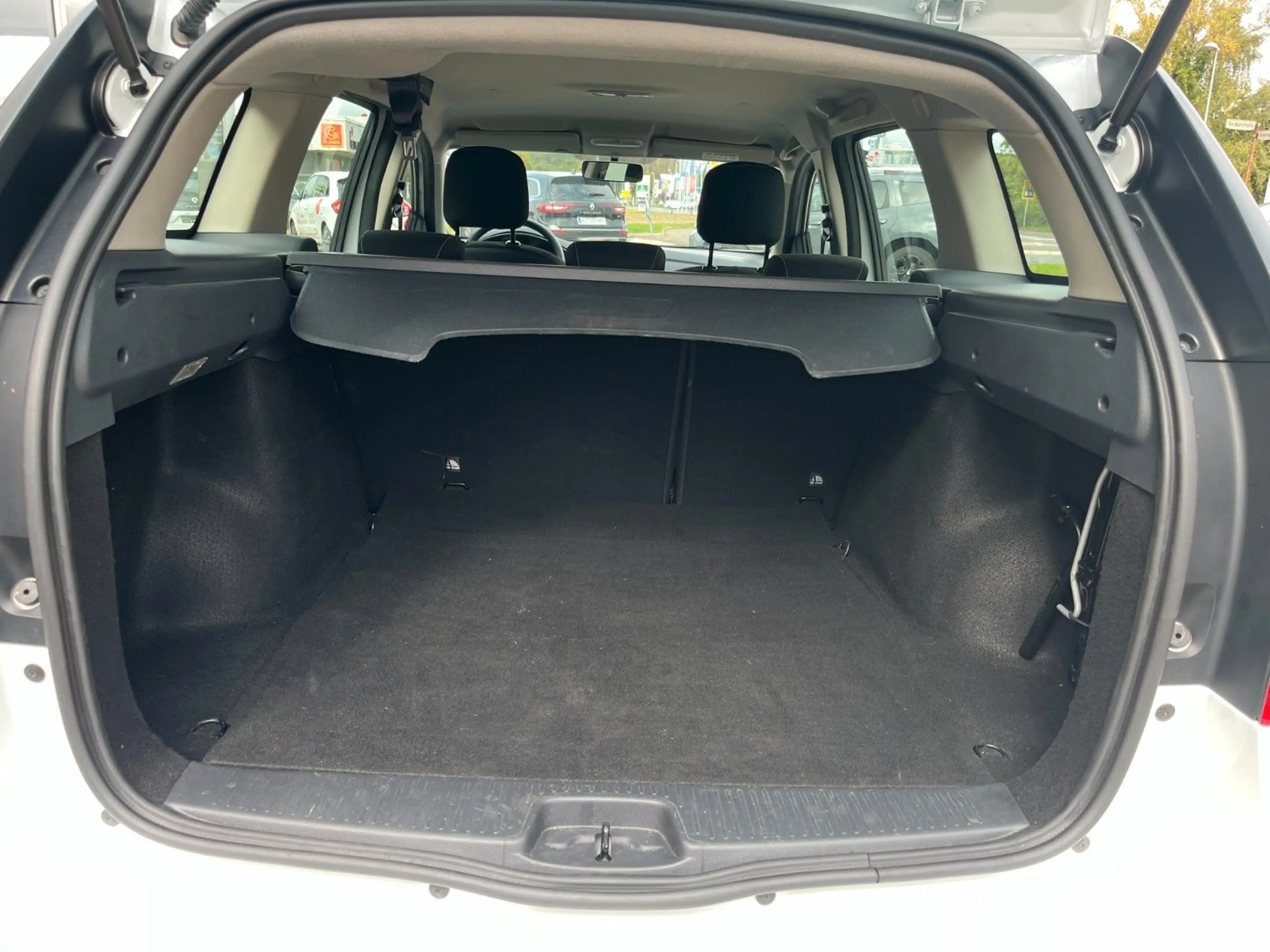 Dacia Logan MCV II Kombi Comfort (GJR, AHK, KLIMA) — photo 6