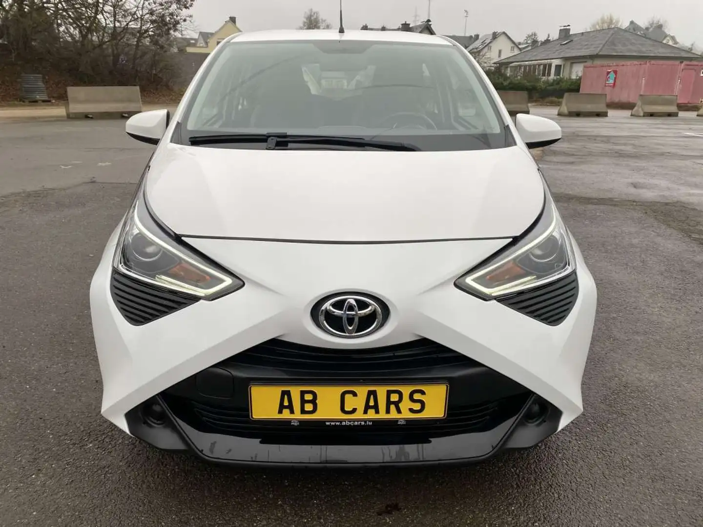 Toyota Aygo 1.0 I-VVTi X-Play Blanc - 2