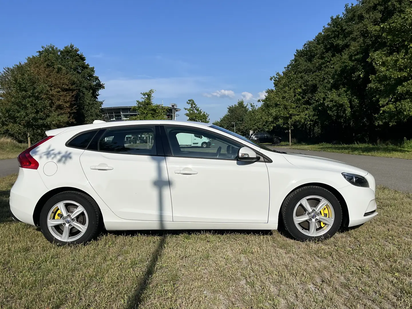 Volvo V40 2.0 D4 Kinetic Bns White - 2