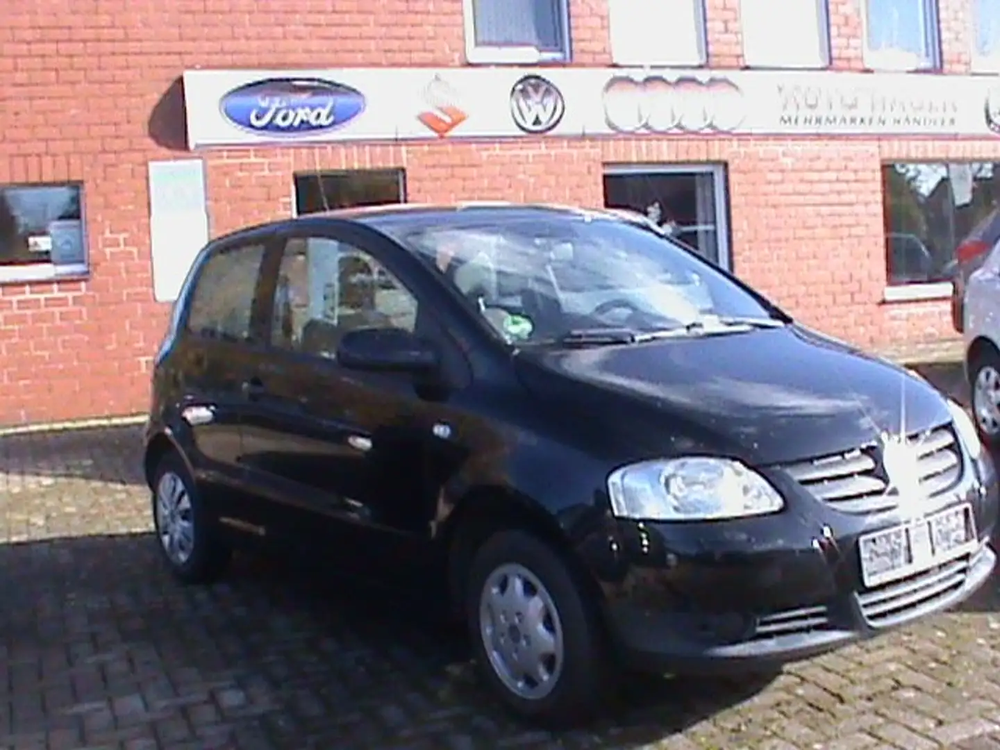 Volkswagen Fox Fox 1.2 Fresh mit ATM 110.000 km gelaufen Schwarz - 2