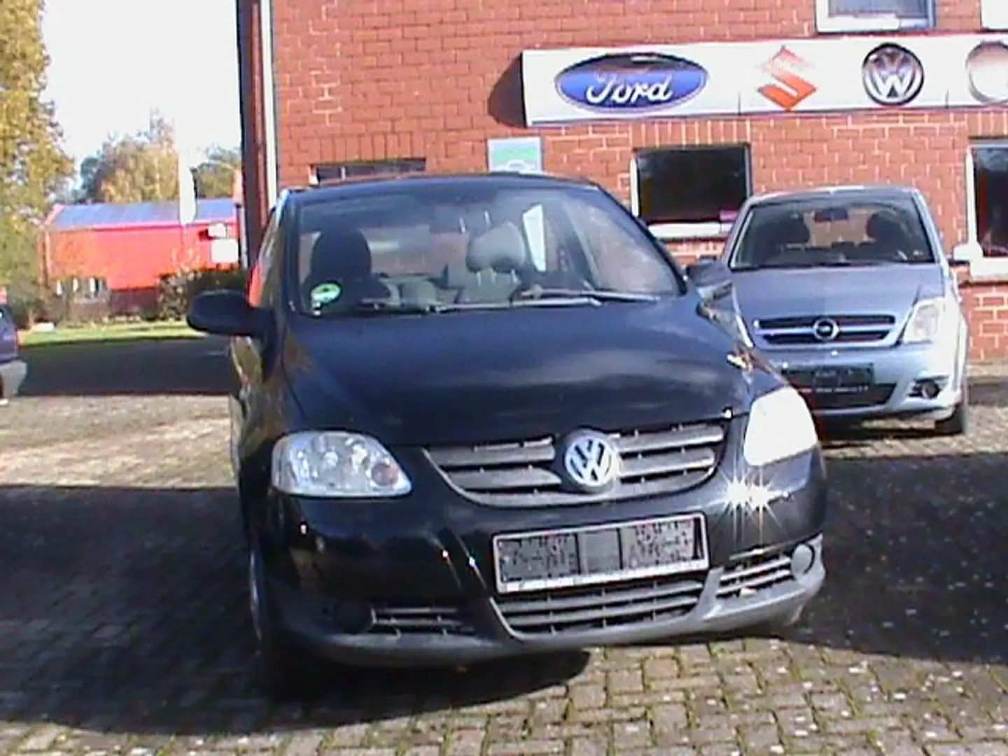 Volkswagen Fox Fox 1.2 Fresh mit ATM 110.000 km gelaufen Schwarz - 1