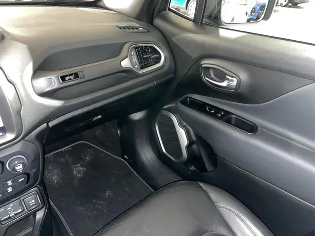 Jeep Renegade view 9