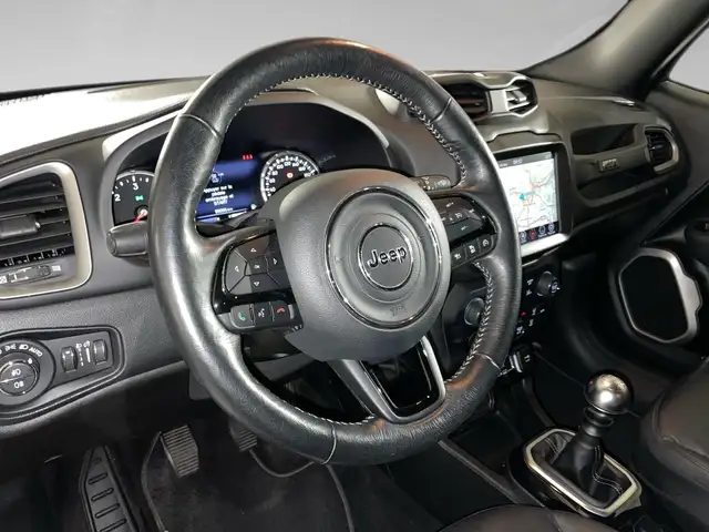 Jeep Renegade view 8