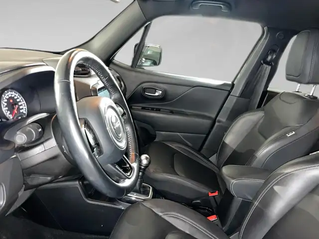 Jeep Renegade view 4