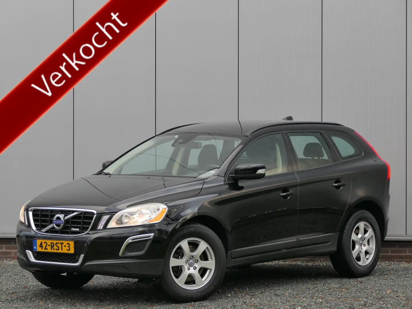 Volvo XC60 T5 AUT Kinetic Navi / Trekhaak / Cruise control / Zwart - 1