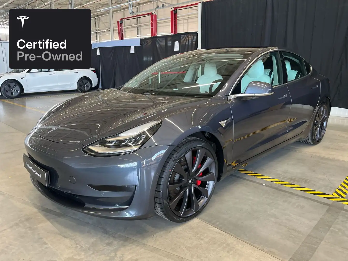Tesla Model 3 Performance “Certified Pre-Owned” Zilver - 1