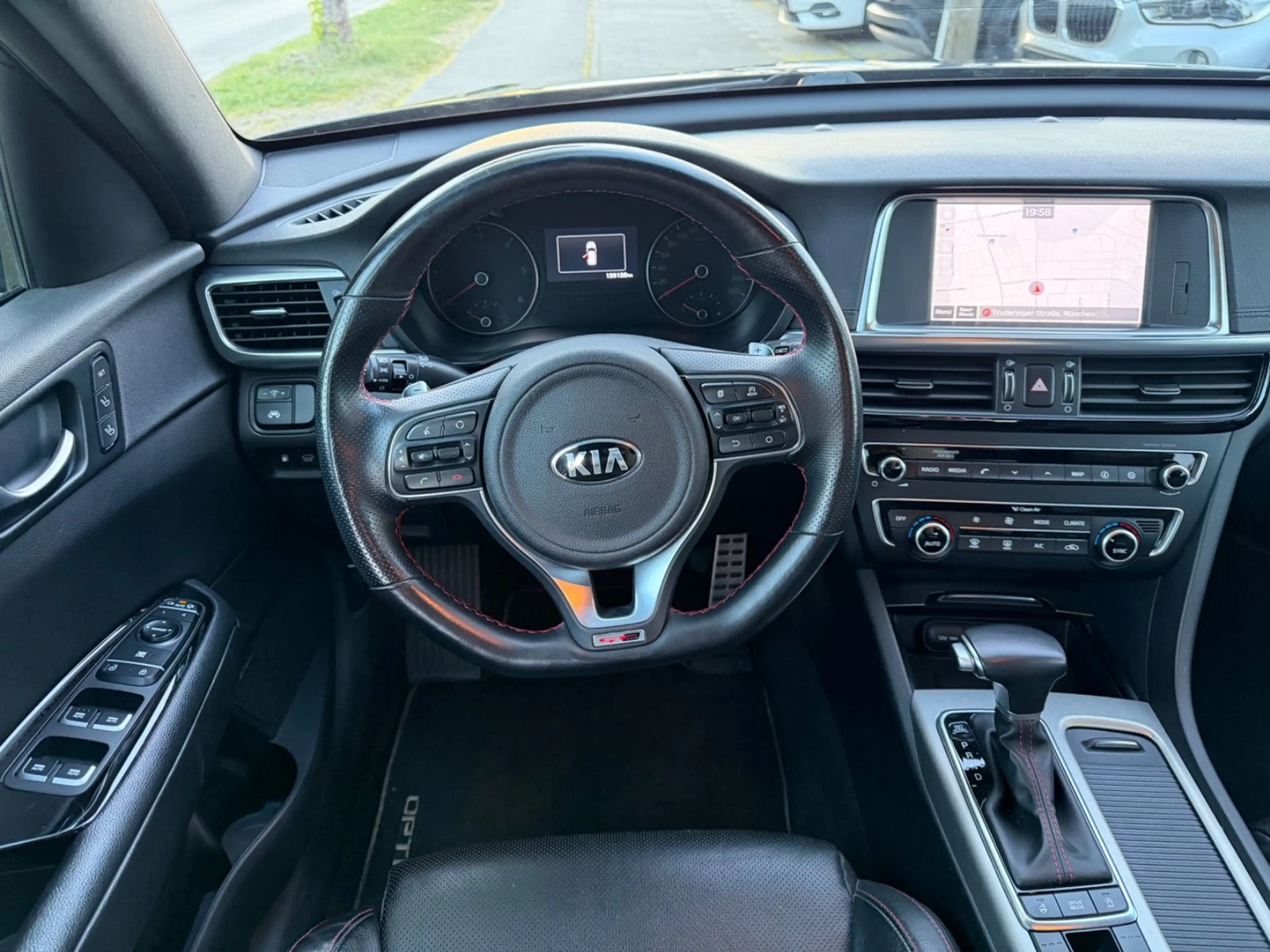 Kia Optima Sportswagon GT-Line — photo 15