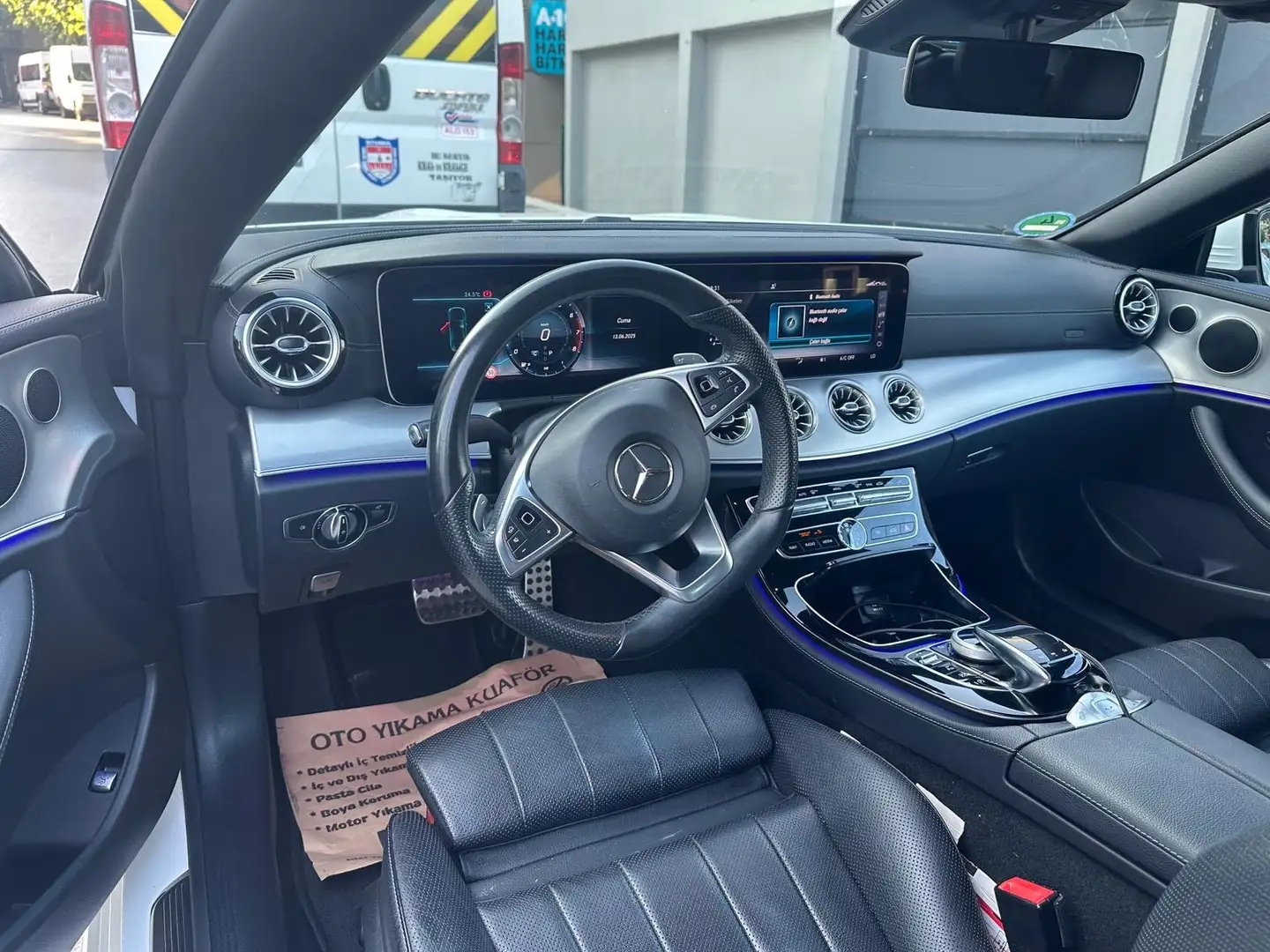 Mercedes-Benz E 200 AMG-LINE Weiß - 1