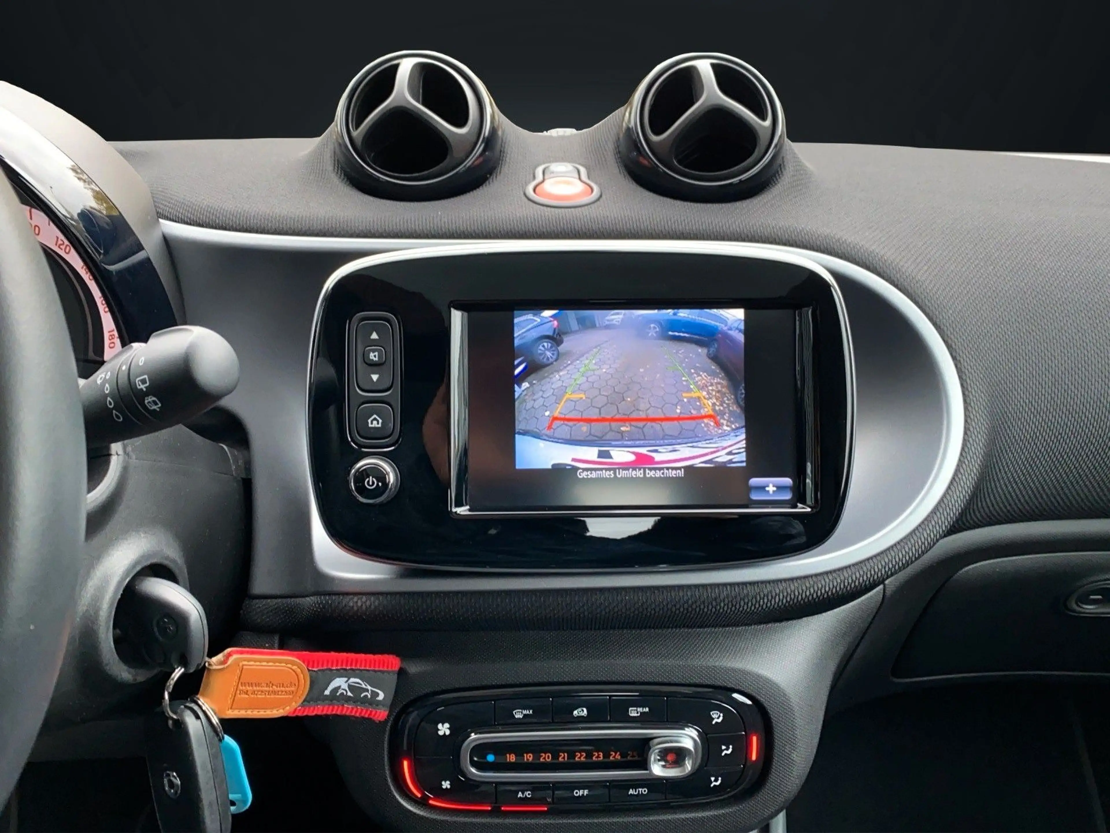 smart forTwo COUPE 90 PS NAVI-KAMERA-PANORAMA-PDC — photo 11