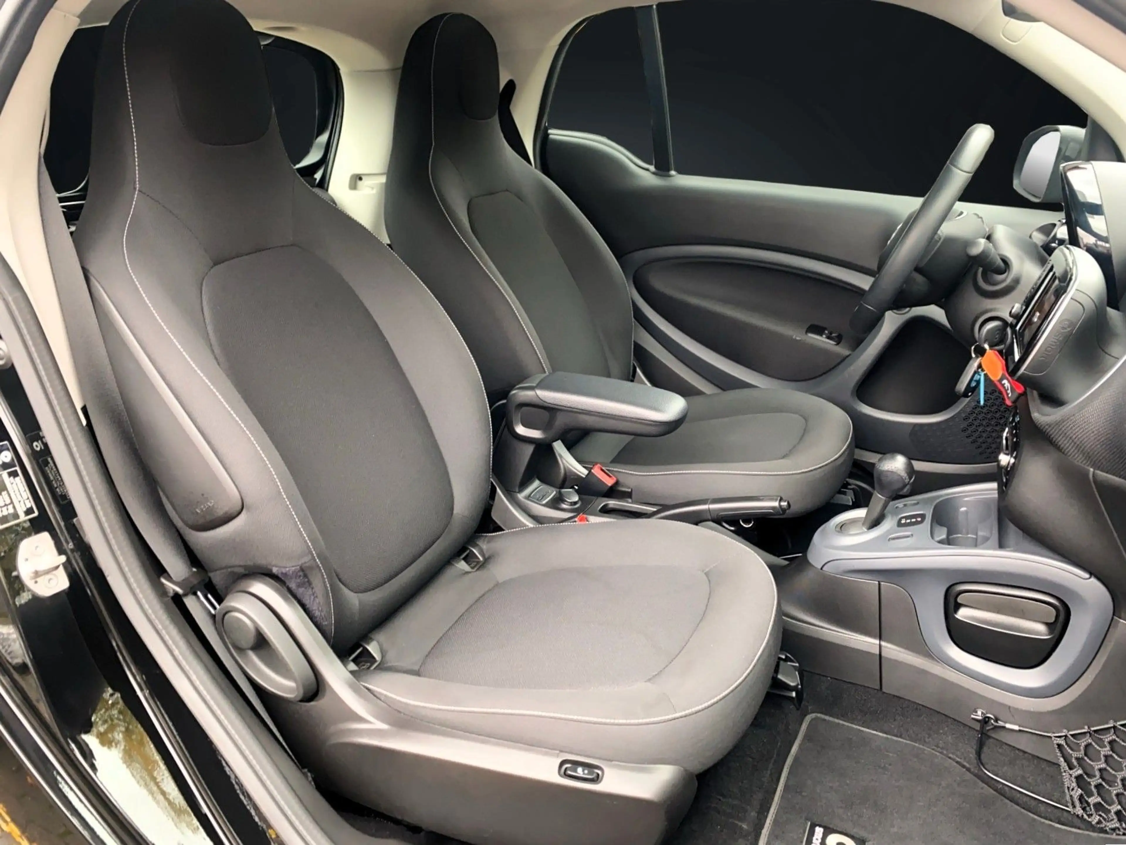 smart forTwo COUPE 90 PS NAVI-KAMERA-PANORAMA-PDC — photo 14