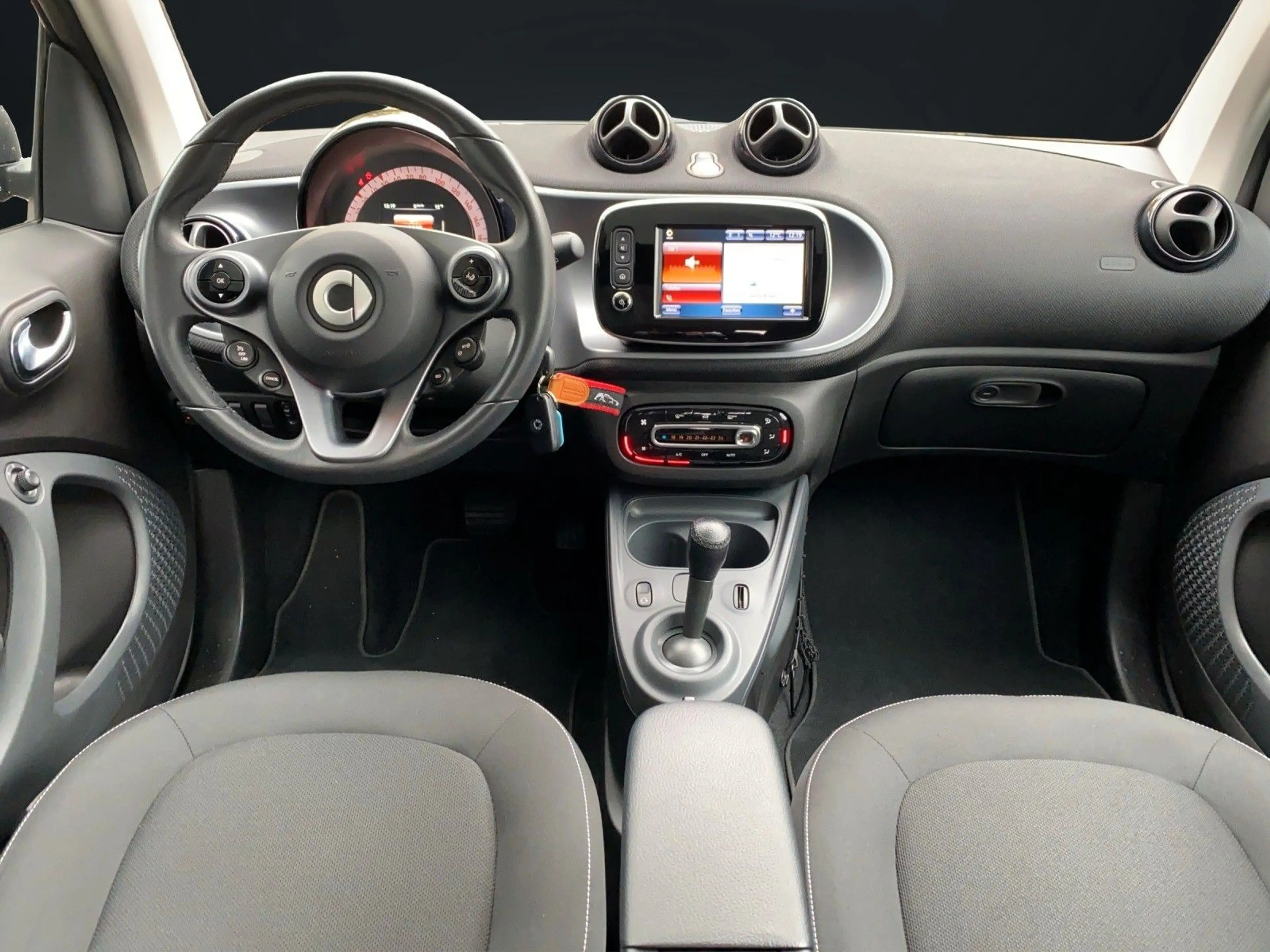 smart forTwo COUPE 90 PS NAVI-KAMERA-PANORAMA-PDC — photo 10