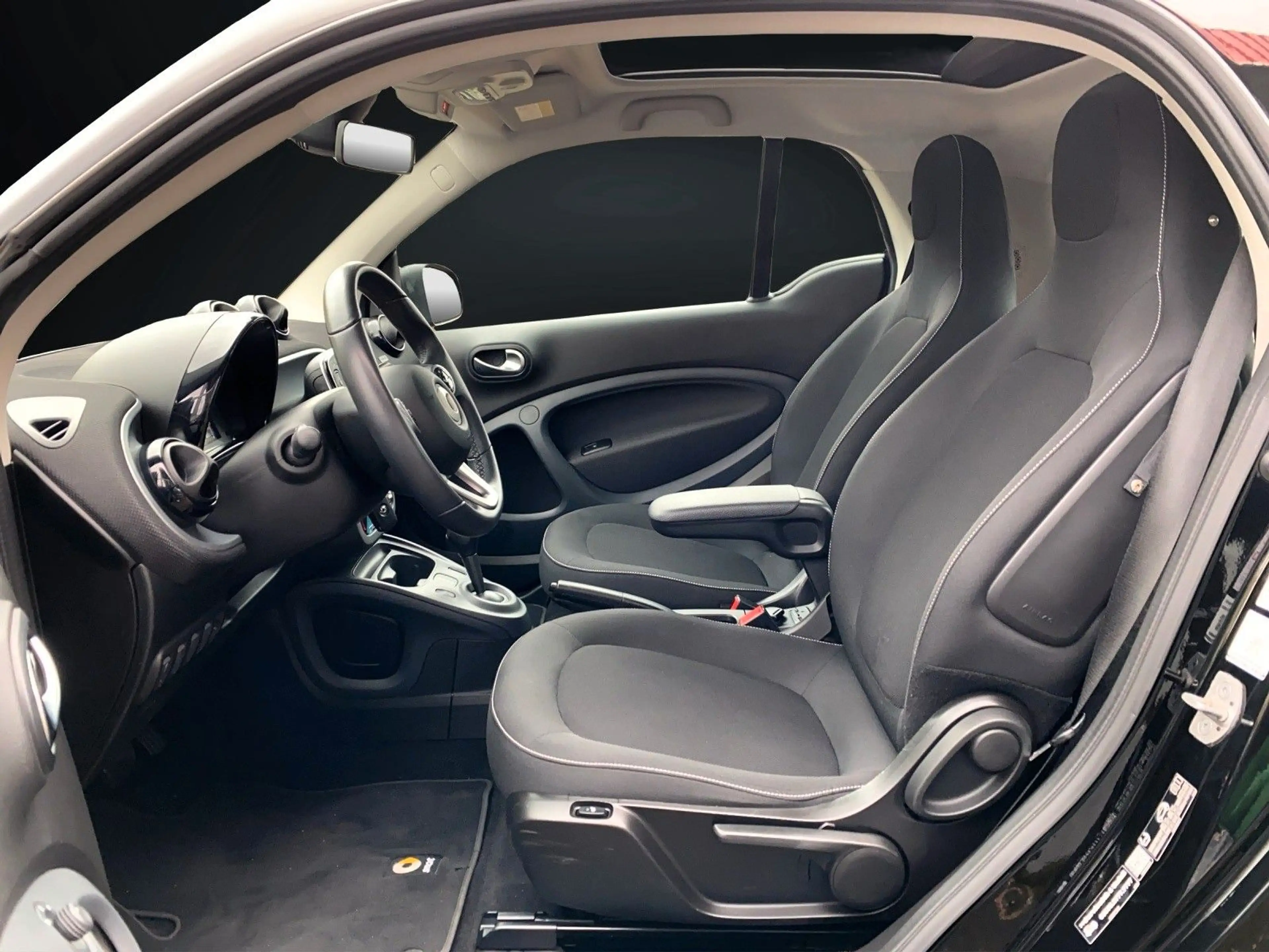 smart forTwo COUPE 90 PS NAVI-KAMERA-PANORAMA-PDC — photo 12