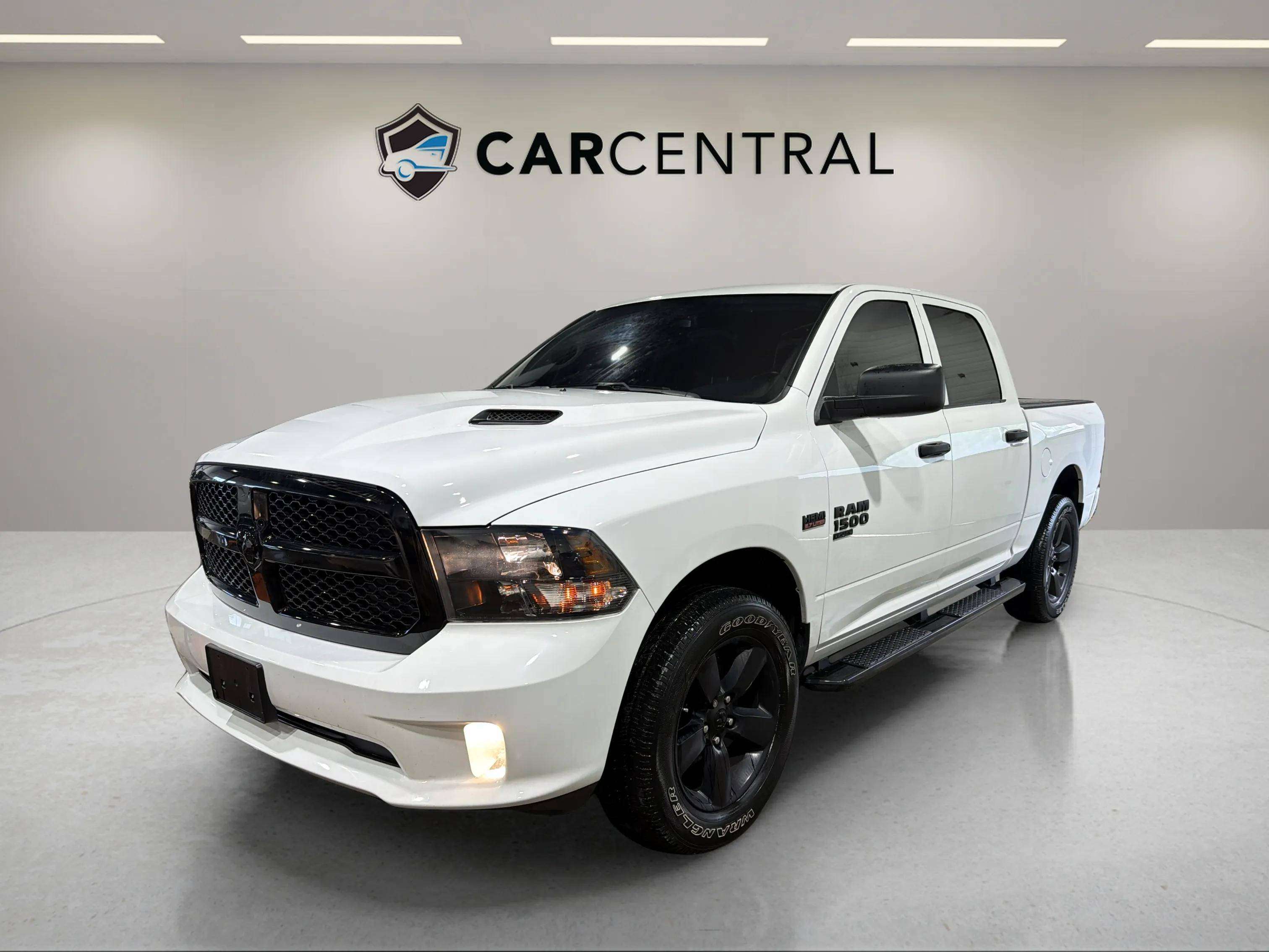 White 2022 RAM 1500 Pickup Truck Four-Wheel Drive 8-Speed Automatic