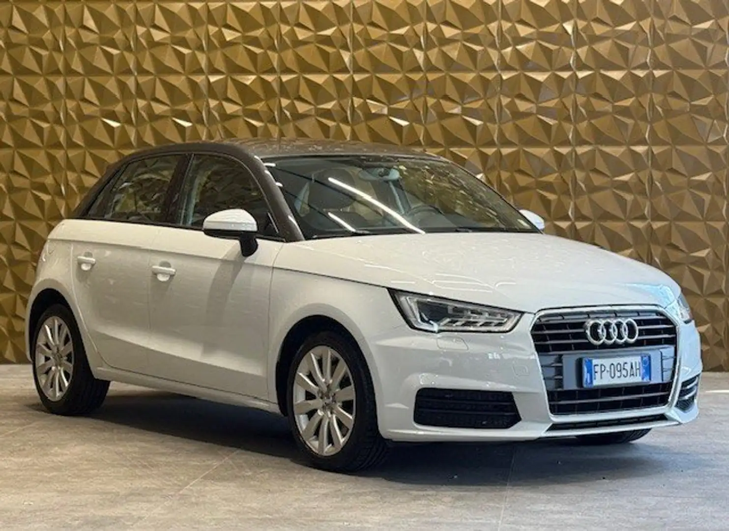 Audi A1 A1 Sportback 1.6 tdi Design s-tronic Blanc - 2