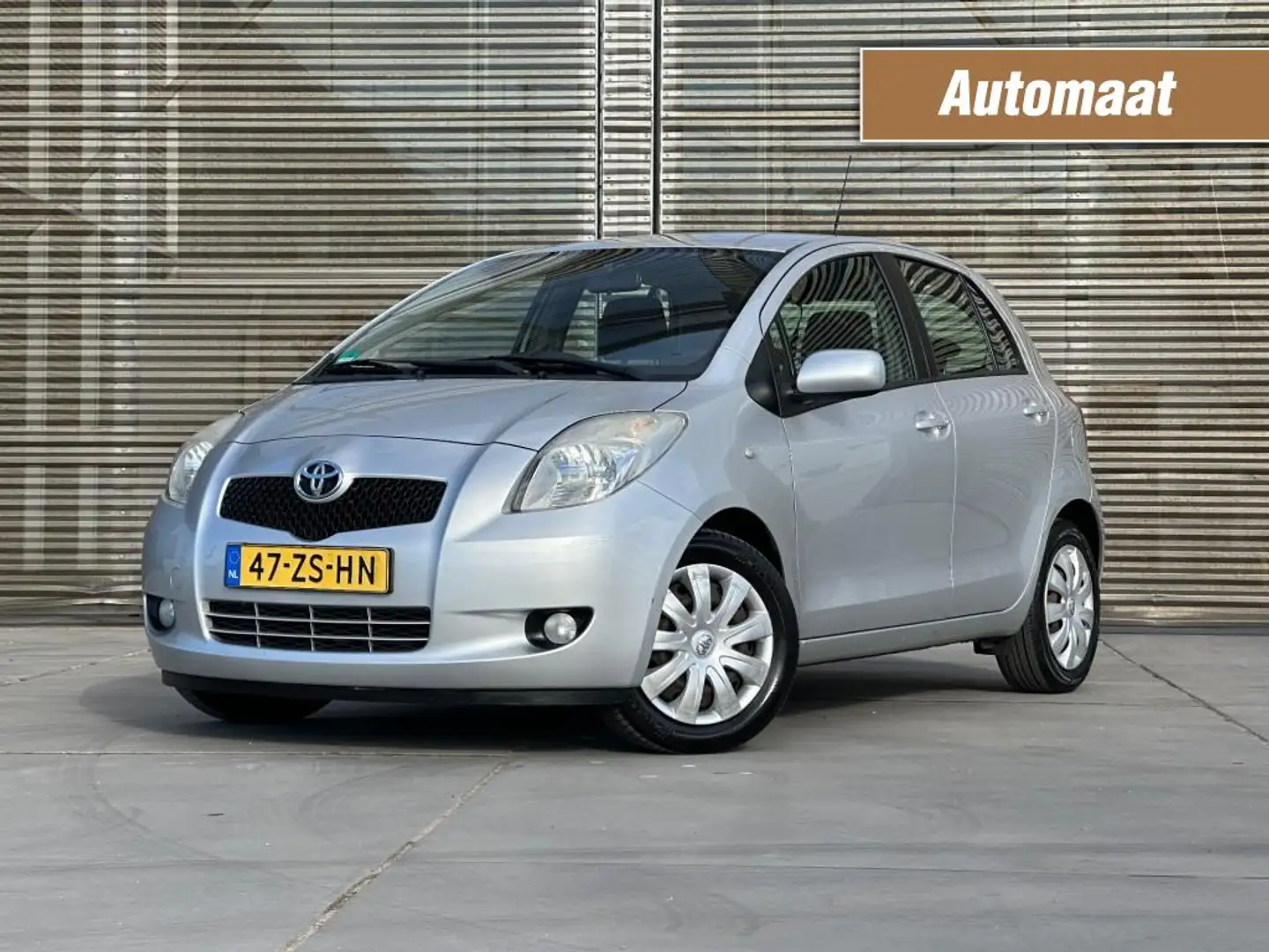 Toyota Yaris 1.3 VVTi Sol MMT AIRCO/AUTOMAAT !! APK 3-6-2026 !! Gri - 1
