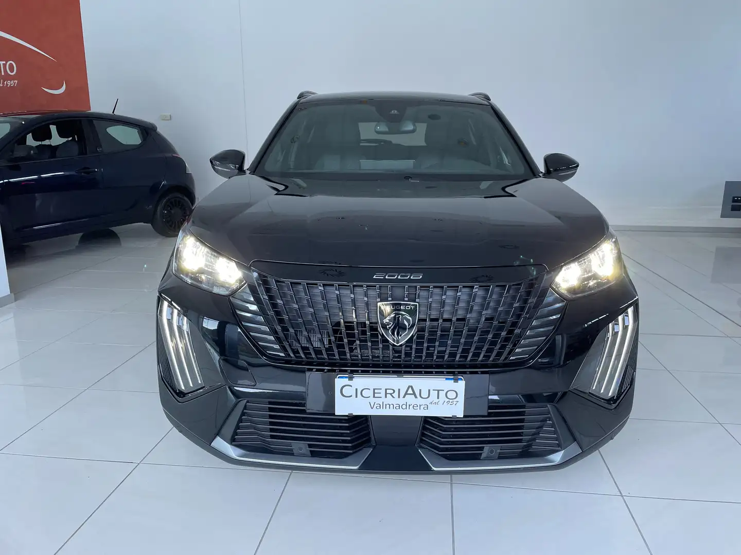 Peugeot 2008 1.2 130 CV Allure Pack KM 0 Zwart - 2