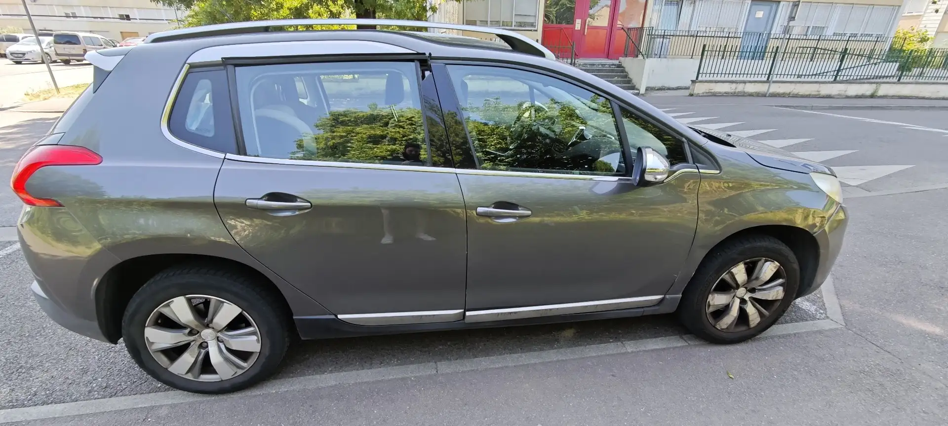 Peugeot 2008 1.6 VTi 120ch BVM5 Féline Titane - 2