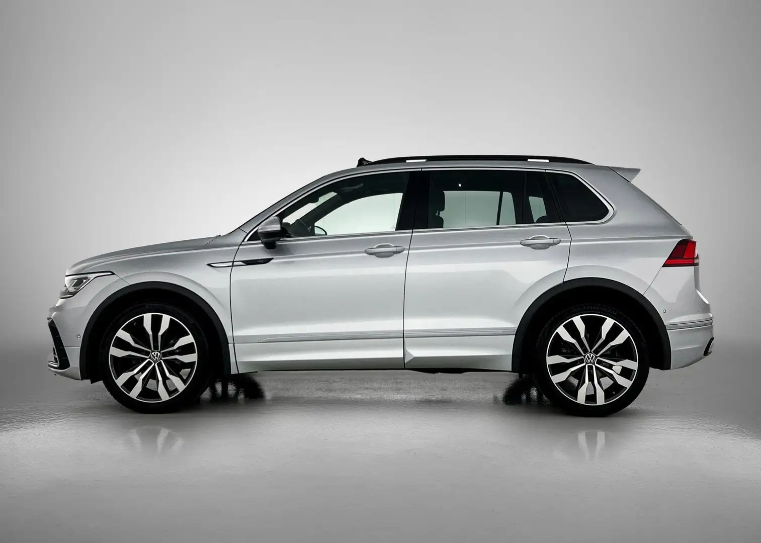 Volkswagen Tiguan 1.5 TSI R-Line Business+ | VERWACHT | NAVIAGTIE | Grijs - 2