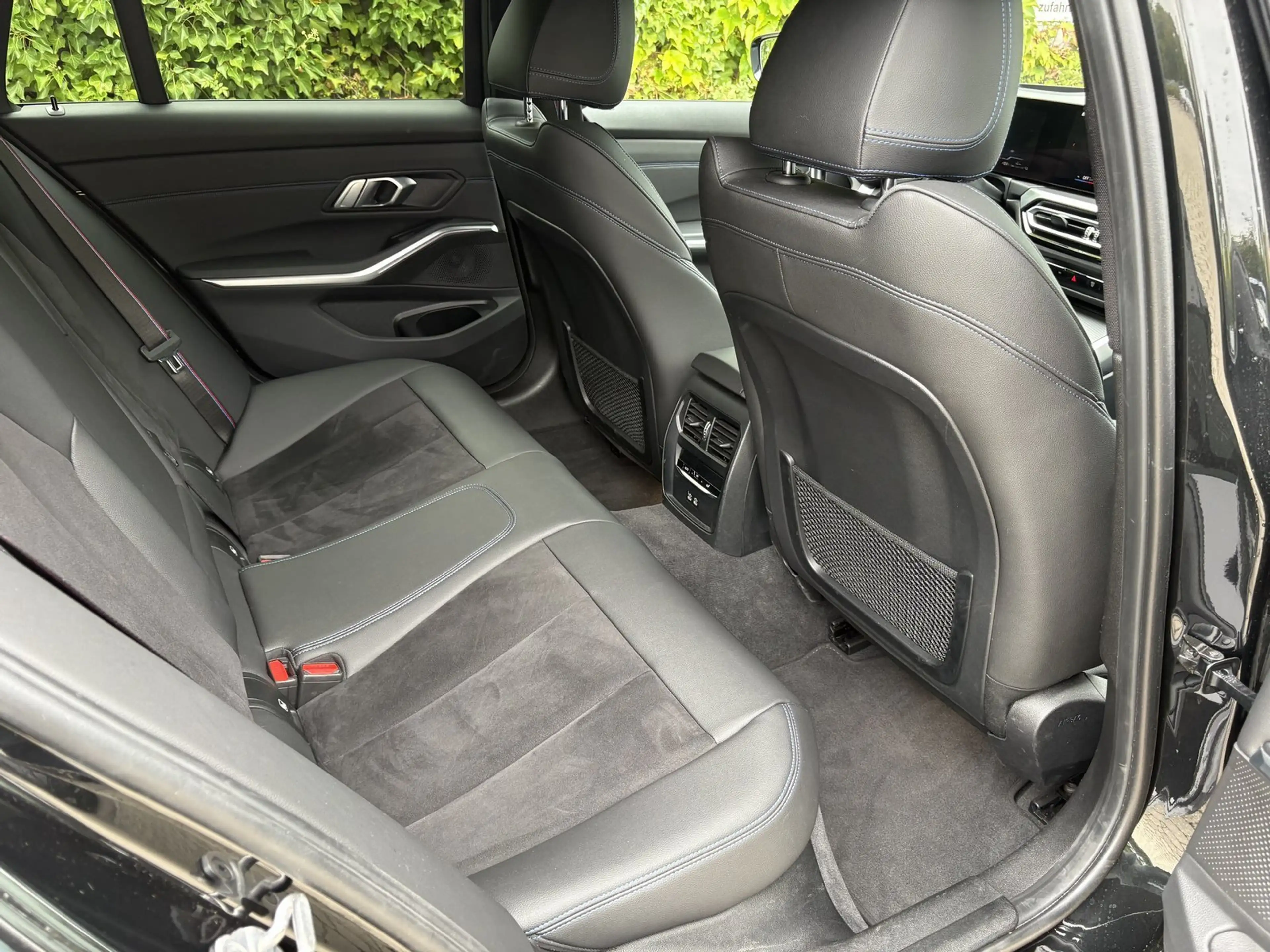 BMW 330 e M Sport SHZ Park-Assist RKam Inno — photo 12